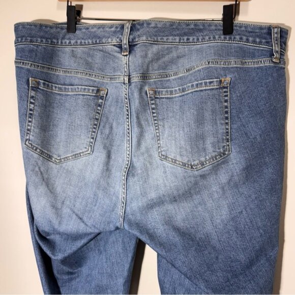 Torrid Crop Boyfriend Straight Vintage Stretch Mid-Rise Jean Size 16 - Picture 4 of 9